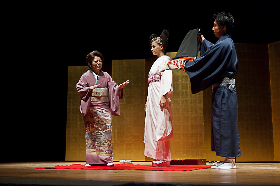 kimono demonstration