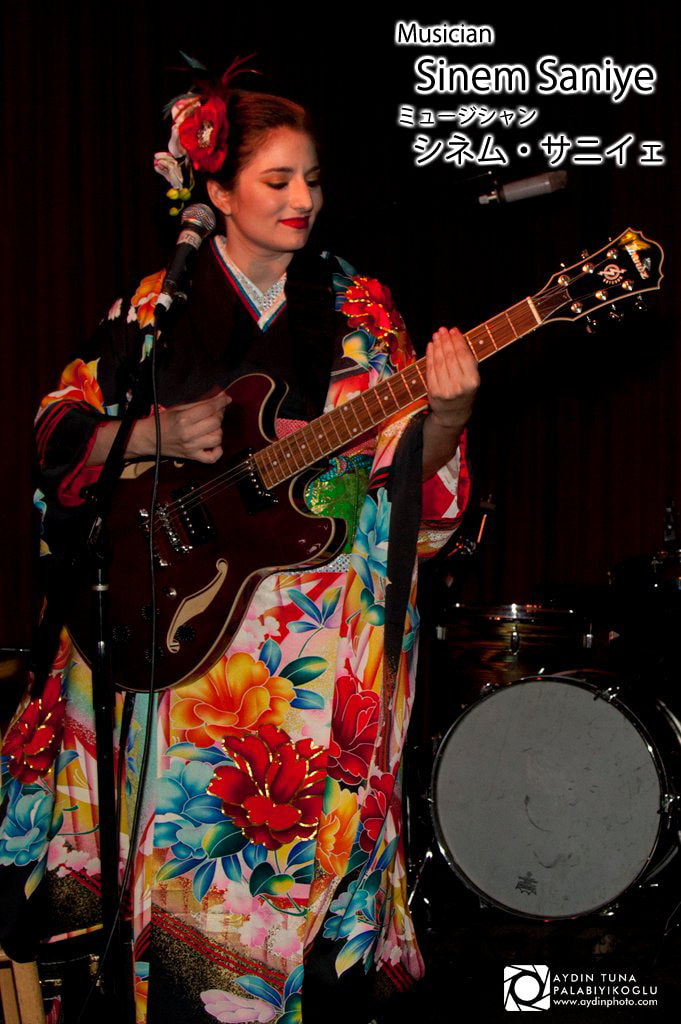 singer in kimono